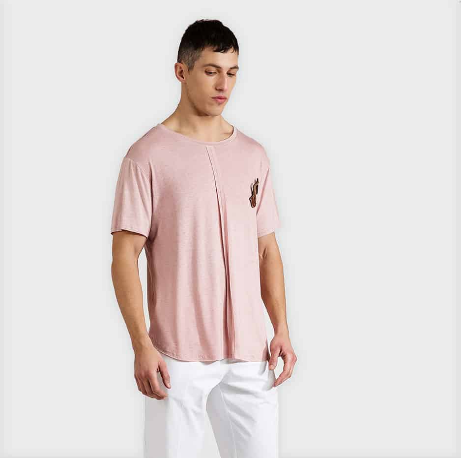 T-shirt with wooden accessories